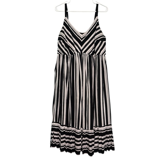 Torrid Black & White Striped Challis Midi Dress
Size 1 - Picture 3 of 7